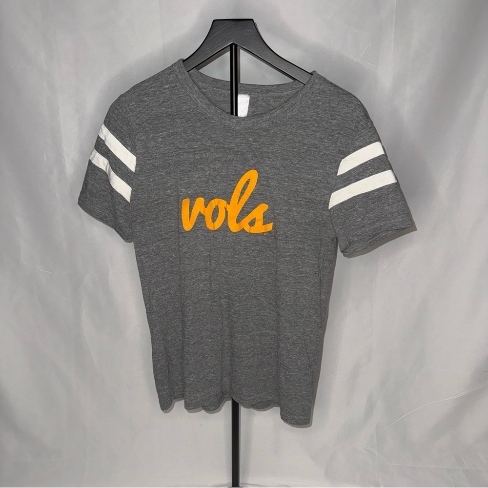 Gray “Vols” Graphic T-Shirt with White Sleeve Stripes – Size Large – EUC
